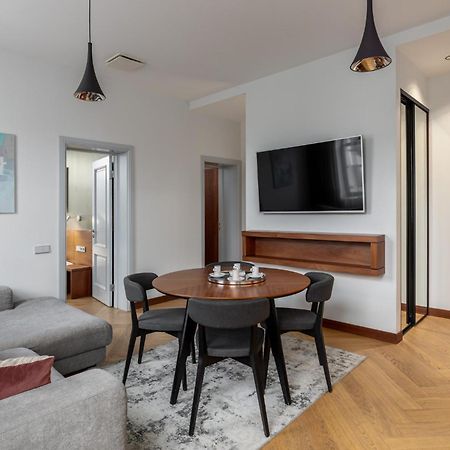 Roze Brivzemnieka Apartments Liepāja Exteriör bild